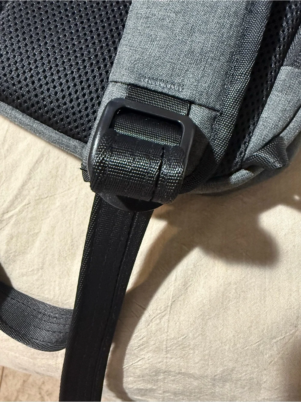 Travelon Charcoal Gray Men’s Sling Crossbody Pack